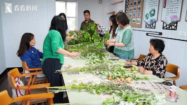 传统佳节为何能全球圈粉无数开元棋牌老外也玩嗨！这个(图8)
