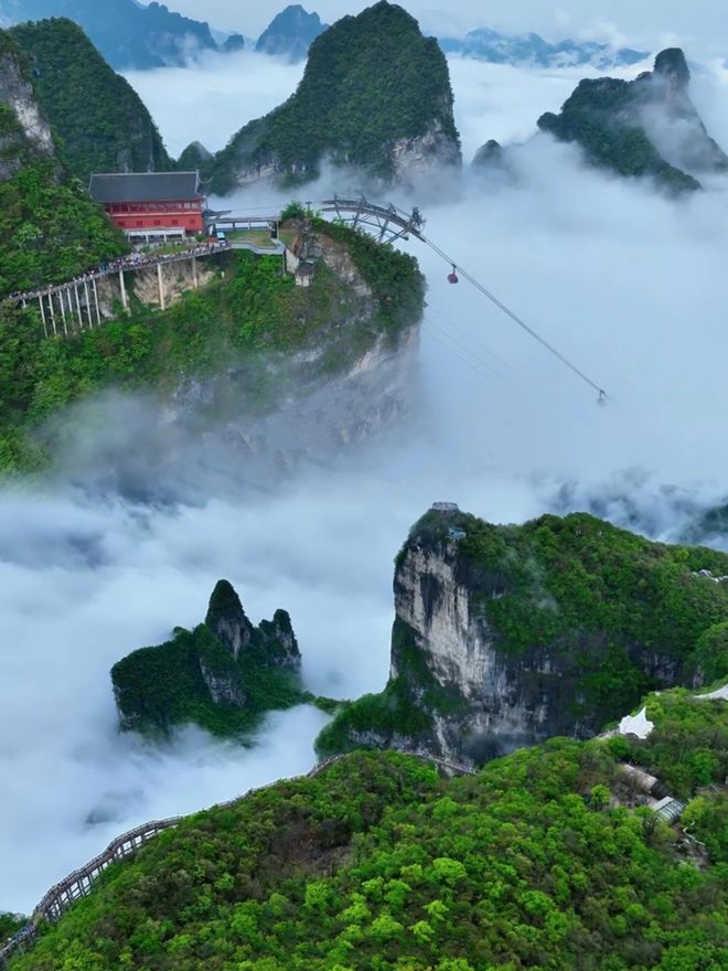 家界+凤凰古城5日游限时费用800+元!开元棋牌app张家界跟团游特惠价格:张(图1) 家界+凤凰古城5日游限时费用800+元!开元棋牌app张家界跟团游特惠价格:张(图1)